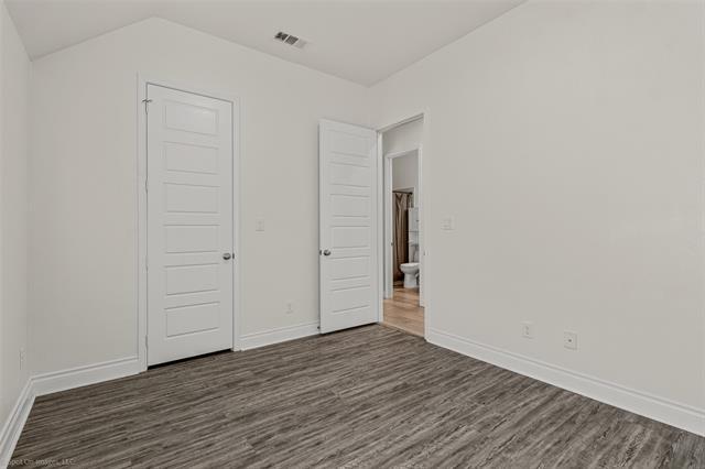 Building Photo - 1009 Queens Lk Trl