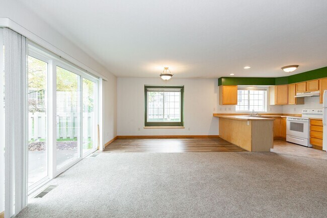 Building Photo - Centrally located Home with an Attached Garage