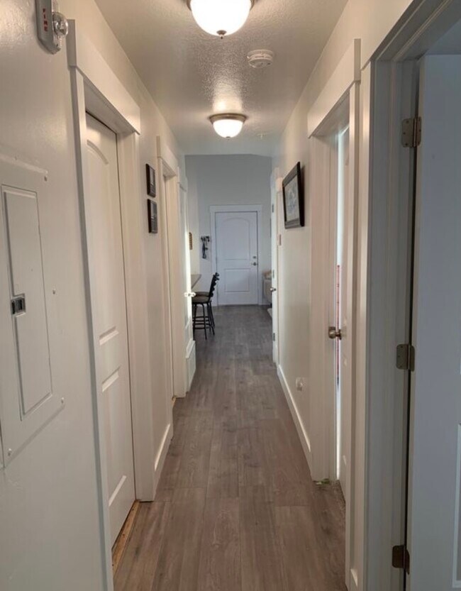 Building Photo - 1045 S 1700 W