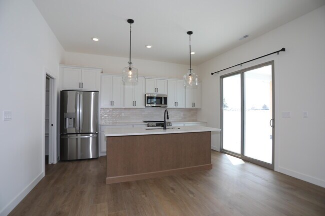 Building Photo - 4512 Estacada Dr