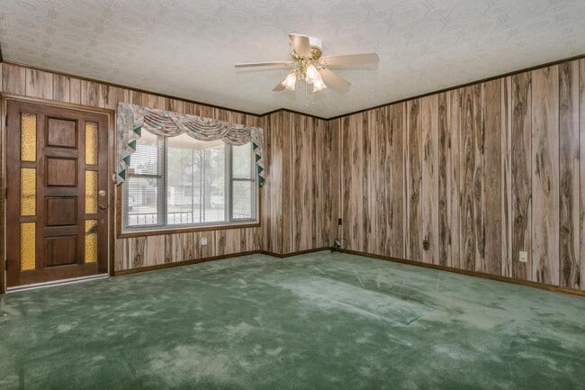Building Photo - 1128 Sierra Dr