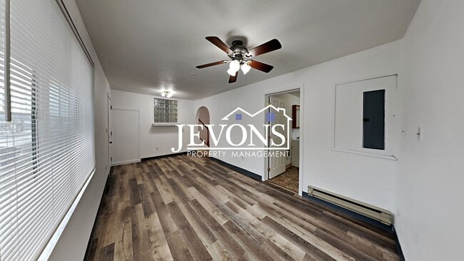 Building Photo - Two-story home in a walkable location, just minutes from Yakima Valley College, featuring long dr...