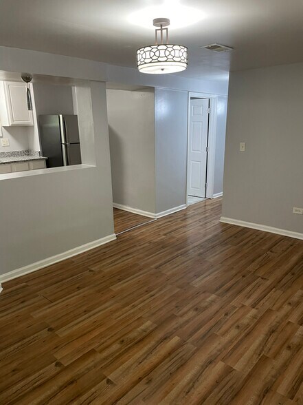 Building Photo - 1436 E 71st Pl