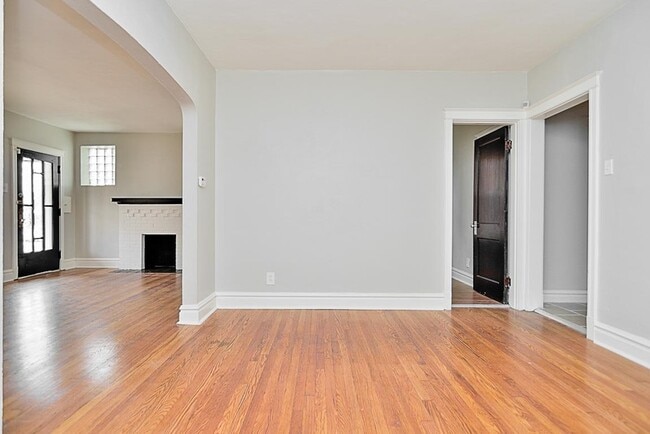 Building Photo - 4944 Tholozan Ave