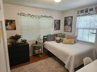 Building Photo - 4 bedroom house available near UF campus