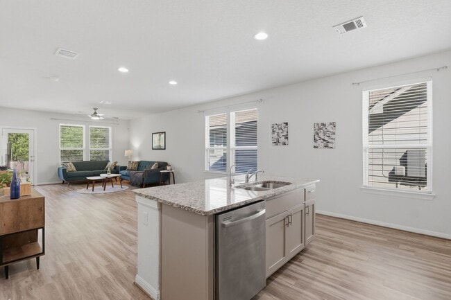 Building Photo - Modern 3BR Home with Main-Floor Primary!