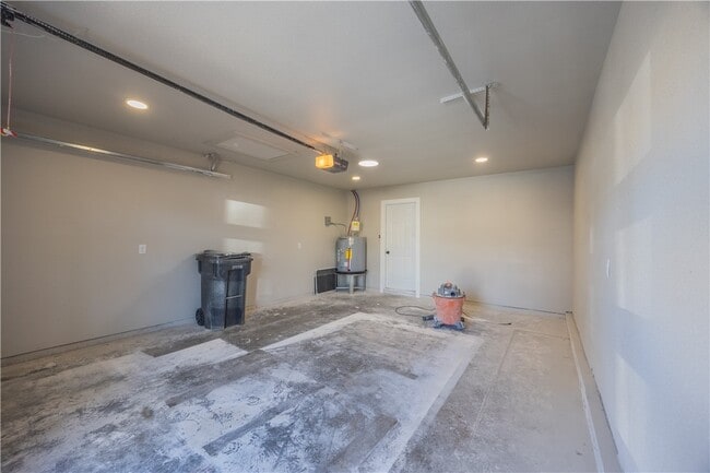 Building Photo - 17 Dillow Dr