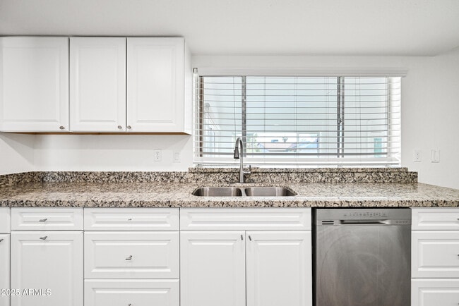 Building Photo - 5761 W Cholla St