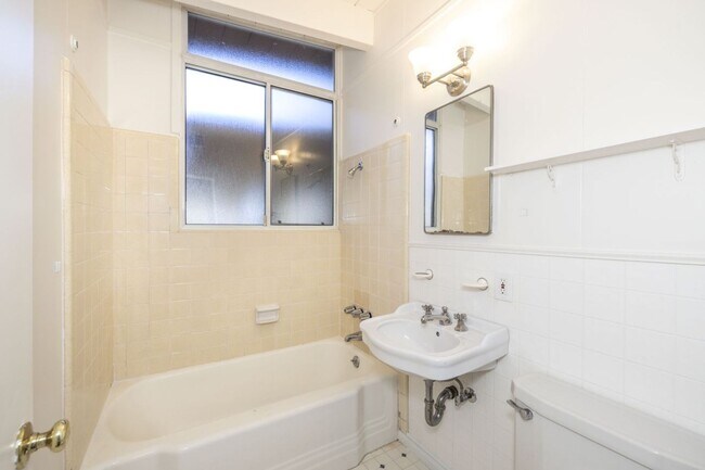 Building Photo - Freshly Updated 3 Bed, 2 Bath Eichler w/ Central Heat & AC!