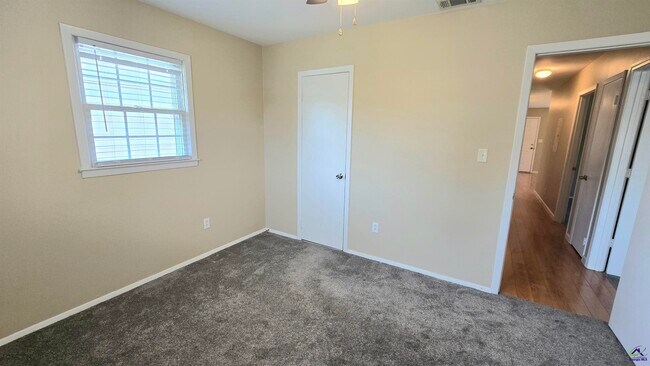 Building Photo - 106 Mason Dr