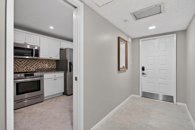 Building Photo - 3503 Oaks Way