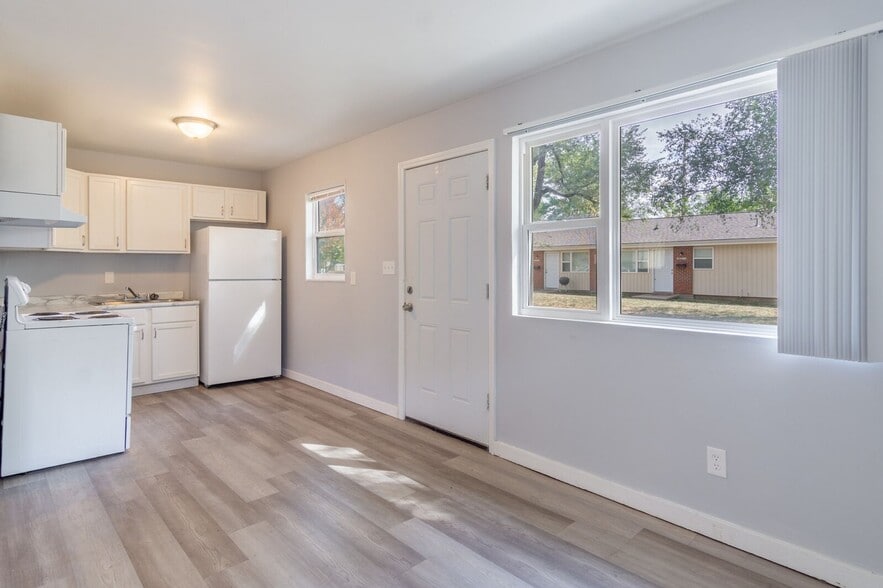 Interior Photo - 5511 E 139th Ter