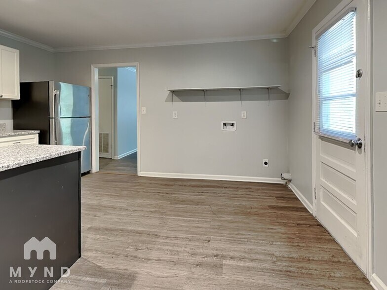 Building Photo - 2301 Charles St