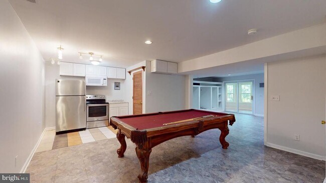 Building Photo - 9811 Fendale Ln