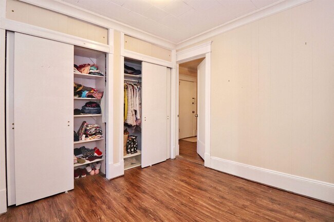 Building Photo - 704 Washington St