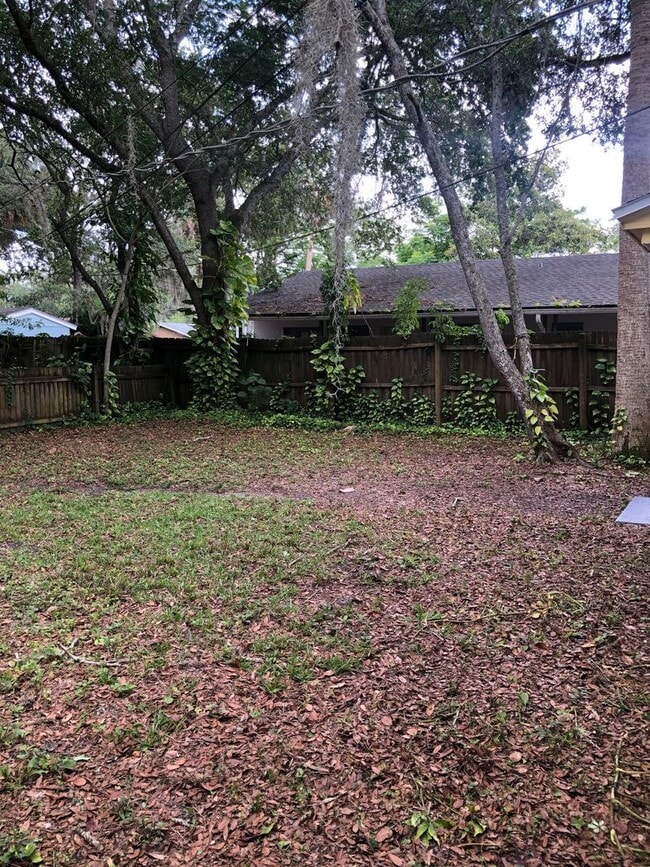 Building Photo - 2201 S Park Ave