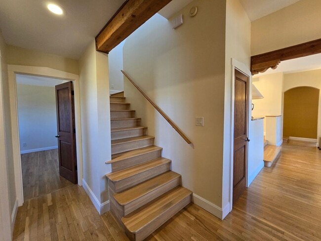 Building Photo - 1329 Tano Ridge Rd