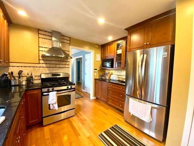 Building Photo - 24 Arbor Dr