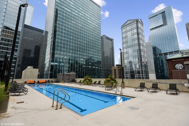 Building Photo - 345 N La Salle Dr