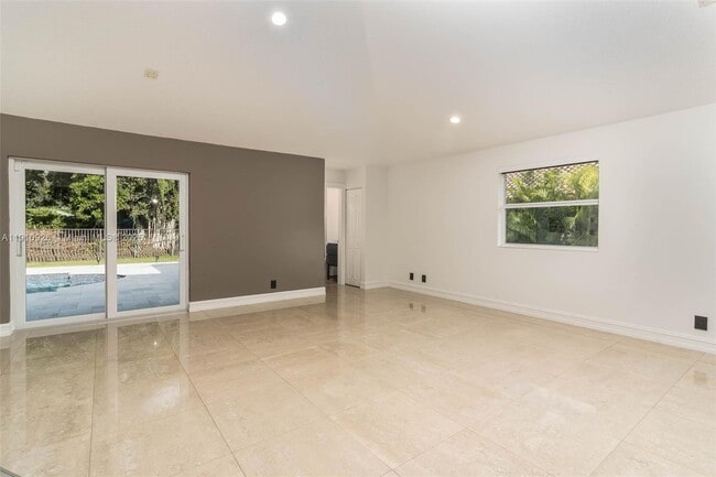 Building Photo - 1222 Manor Ct