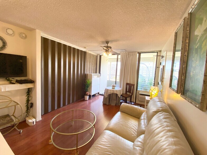 Building Photo - 2240 Kuhio Ave.