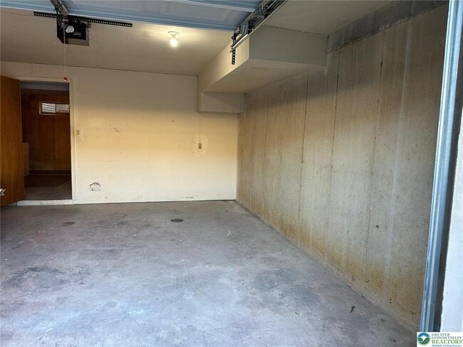 Building Photo - 235 Vista Dr