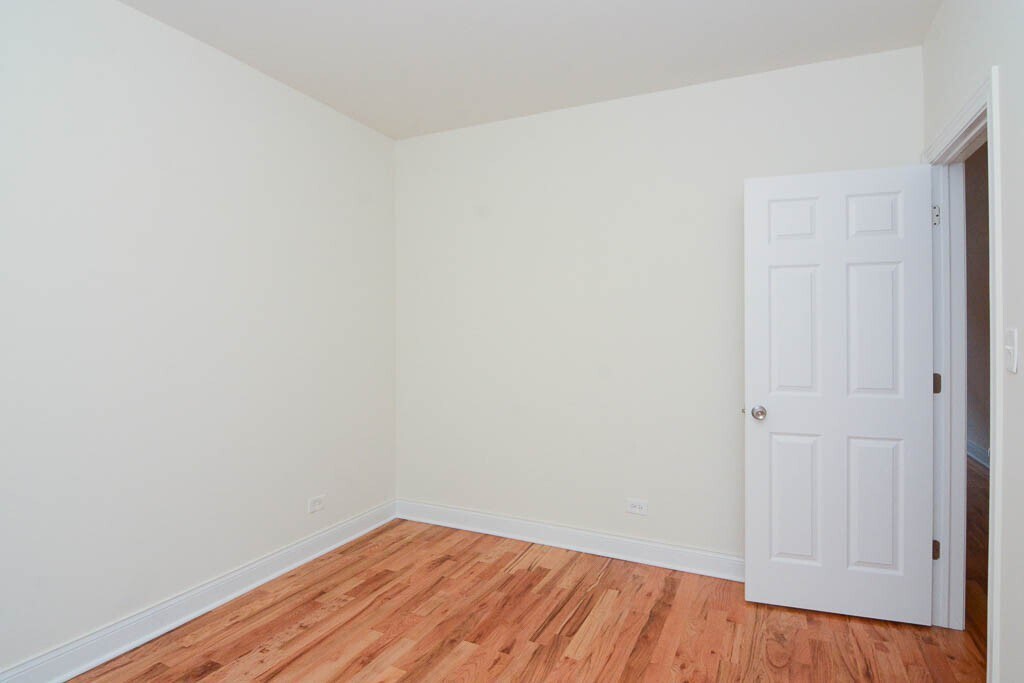 Building Photo - 629 W Cornelia Ave