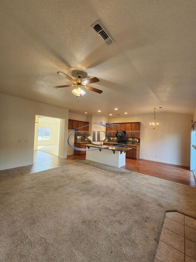 Building Photo - 4 bedroom 2 bath locaded in a cultisac