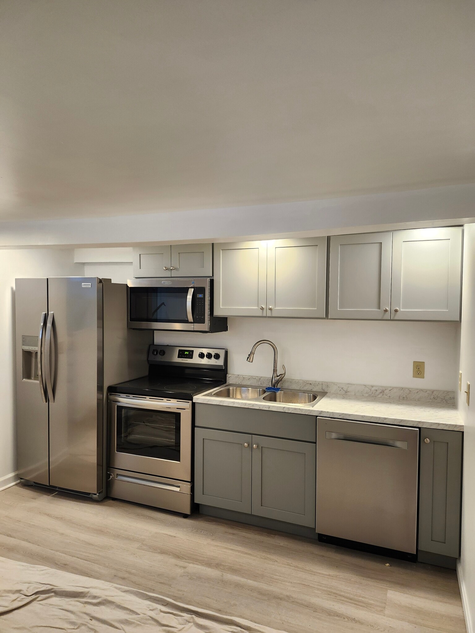 Building Photo - 4 Church St