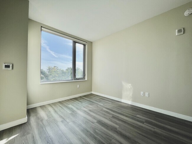 Building Photo - 1524 Sheepshead Bay Rd