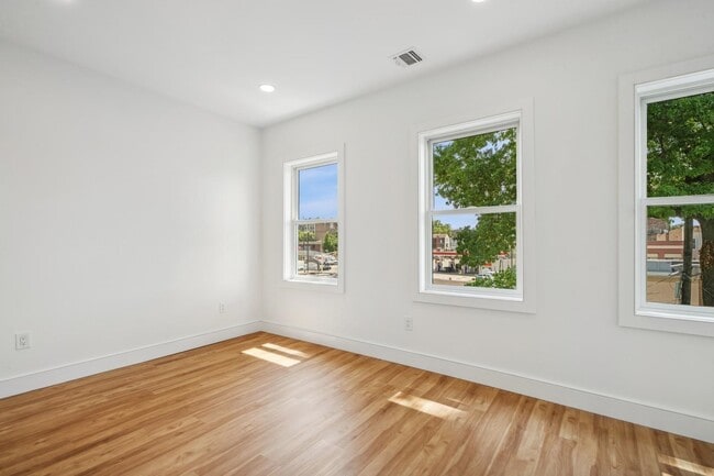 Building Photo - 215 Harrison Ave