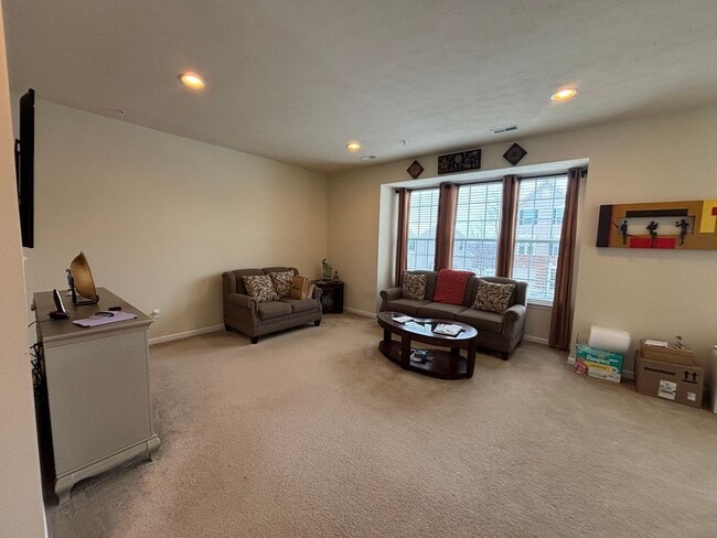 Building Photo - 3 Bedroom Townhome - Carnegie!