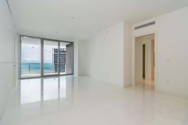 Building Photo - 300 Biscayne Blvd Way