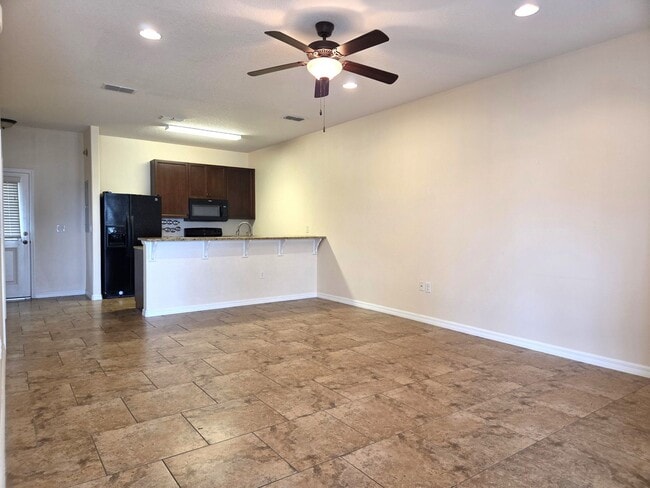 Building Photo - Adjacent to Waterfront Park