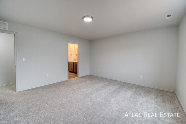 Building Photo - 13164 S Coquille River Ave