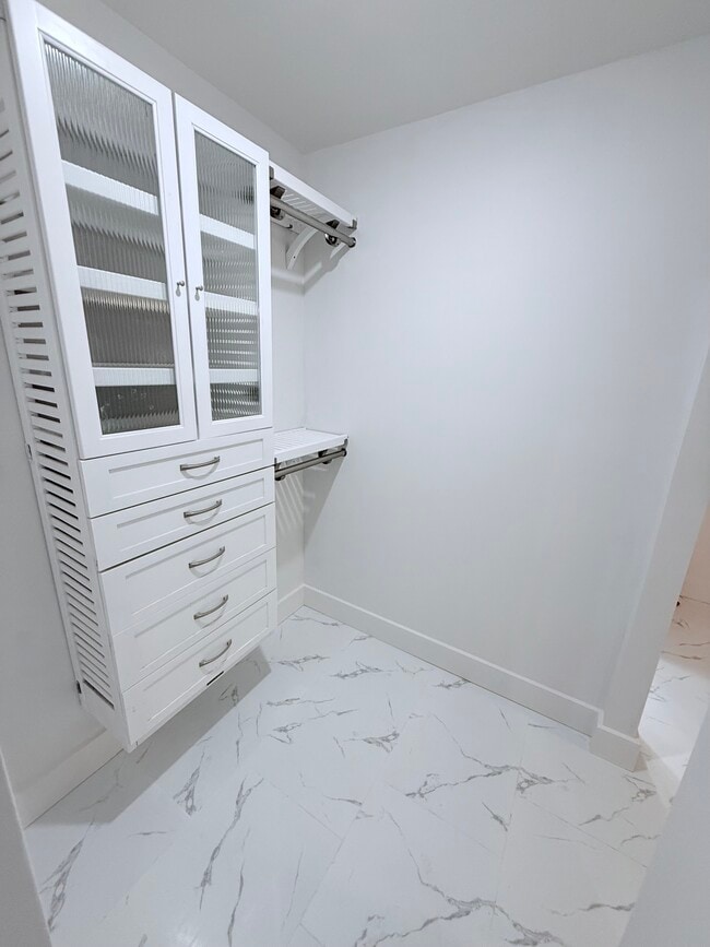 Building Photo - 140 S Cypress Rd