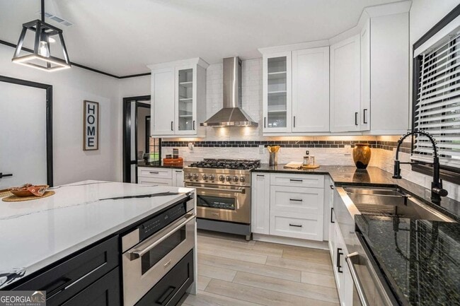 Building Photo - 788 Sherwood Rd N W