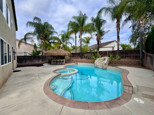 Building Photo - Discover this beautifully upgraded 5 bedro...