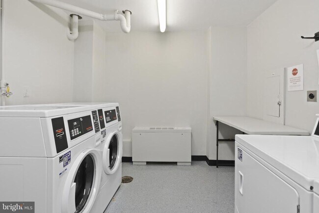 Building Photo - 801 N Pitt St