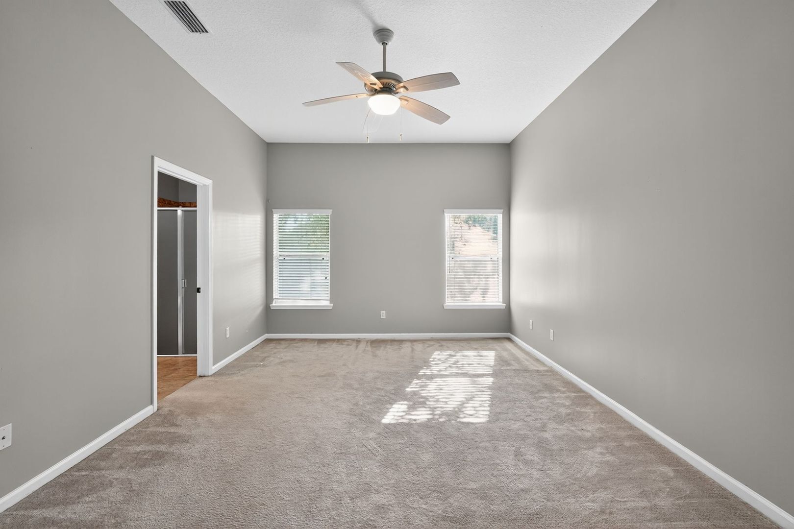 Building Photo - 1021 Deer View Ln