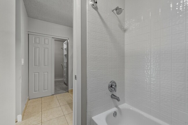 Building Photo - 138 Colly Way