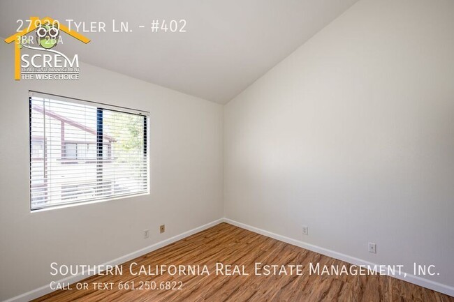 Building Photo - Three Bedroom Upper Condo in Canyon Oaks