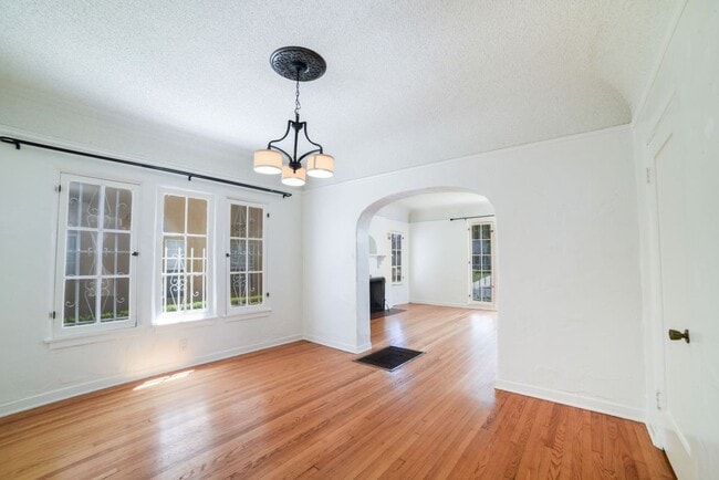 Building Photo - 1038 S Citrus Ave