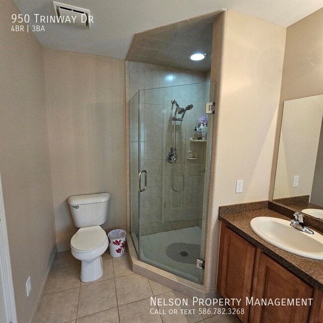 Building Photo - 950 Trinway Rd