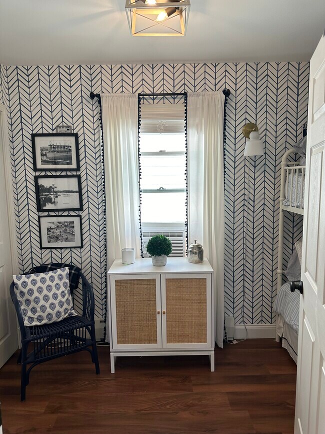 Laundry room - 5311 N Point Dr