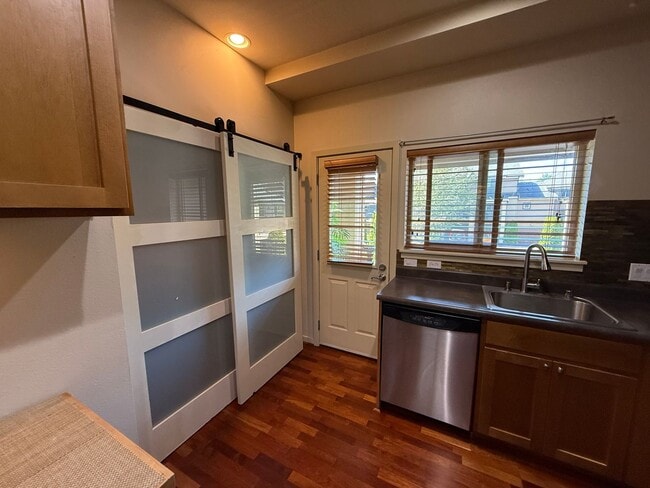 Building Photo - Experience Comfortable Living at The Camde...
