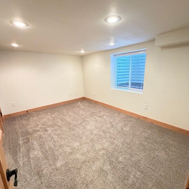 Building Photo - 3025 E 15th Ave