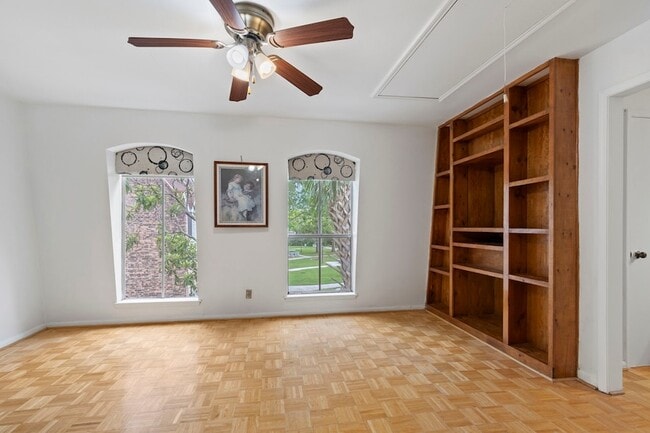 Building Photo - 10728 Briar Forest Dr