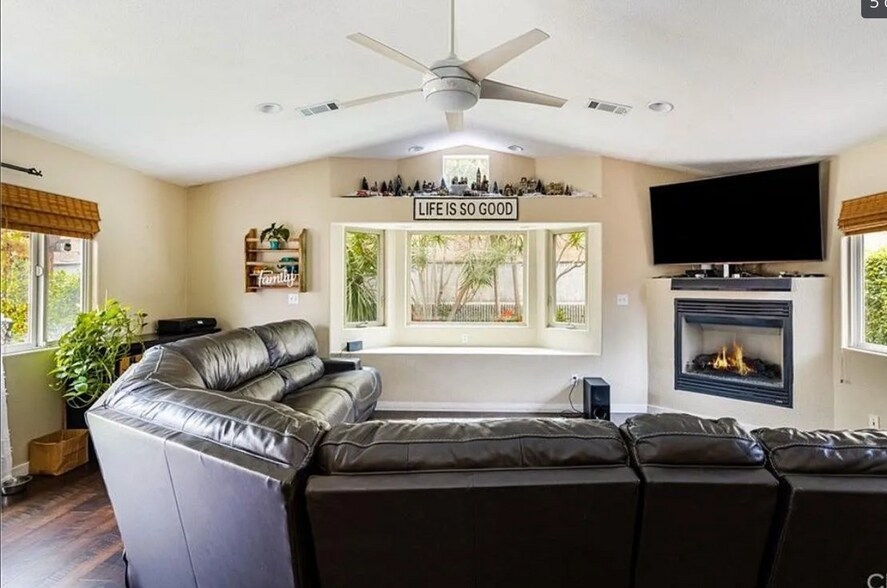 Building Photo - 283 N Highland St