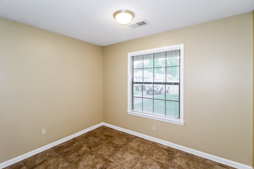 Building Photo - 5711 Redford Ave